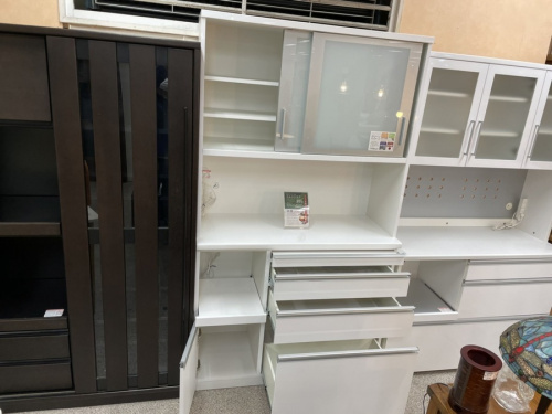 出張買取の冷蔵庫　洗濯機　テレビ　エアコン　ソファ　カップボード　ダイニングセット　収納家具