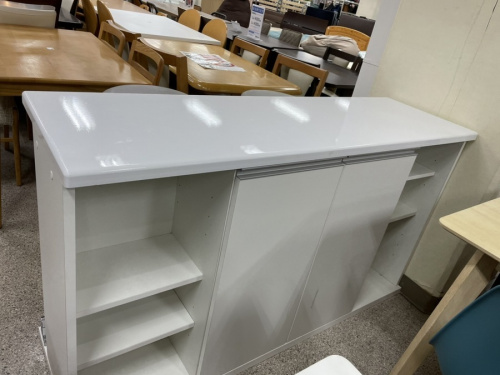 冷蔵庫　洗濯機　テレビ　エアコン　ソファ　カップボード　ダイニングセット　収納家具