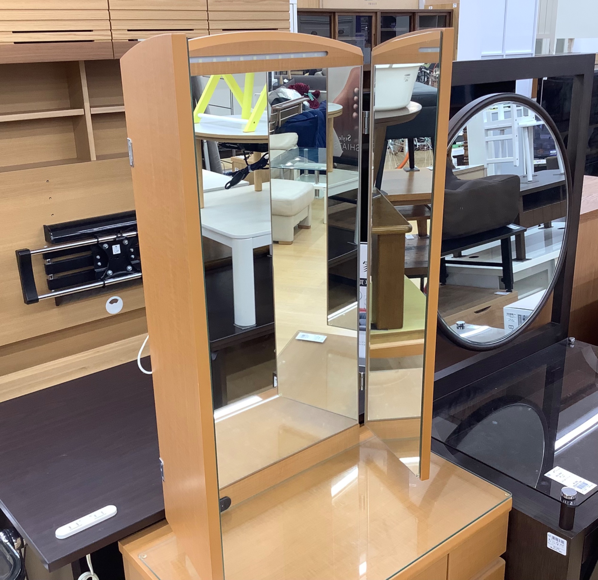 【トレファク イオンモール常滑店】ドレッサーです イオンモール常滑店】3面ドレッサーのご紹介です☆｜2023年08月28日