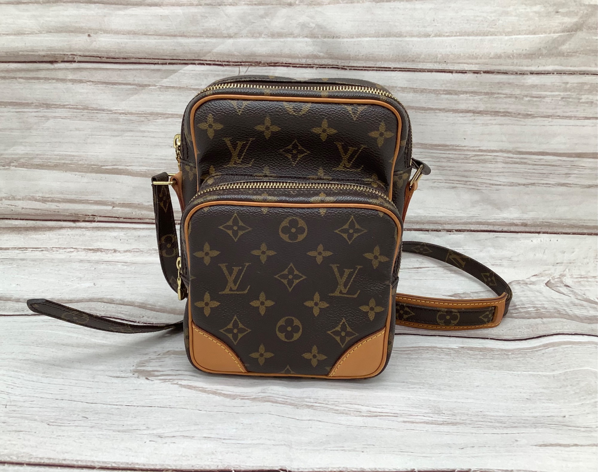 LOUIS VUITTON】ショルダーバッグのご紹介です！｜2023年10月31日 