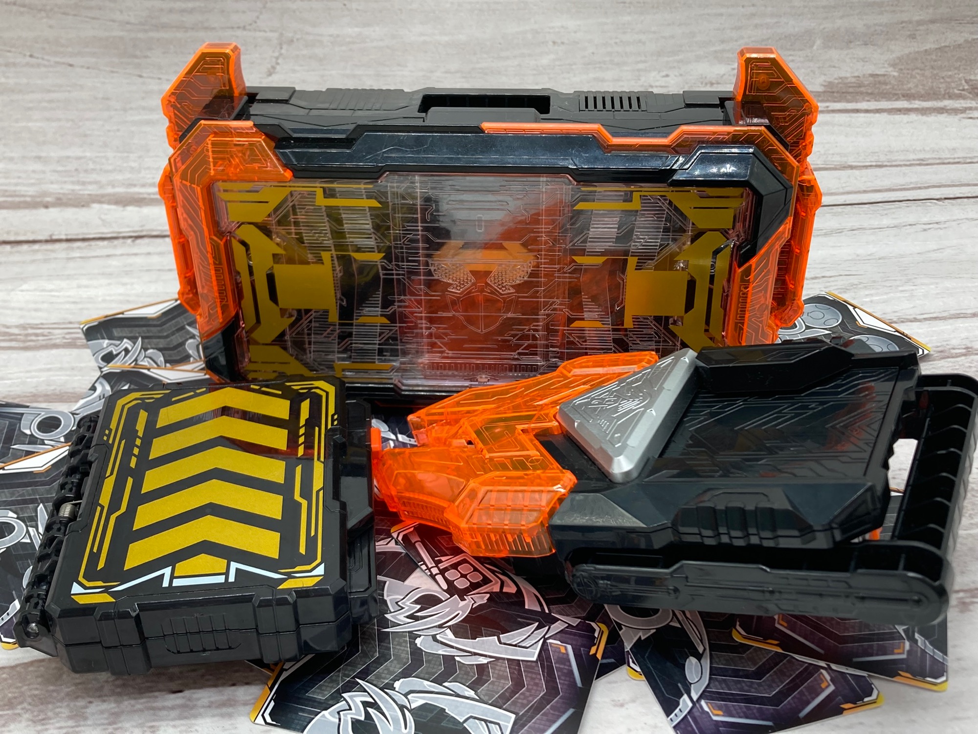 仮面ライダー　新品　DXガッチャードライバー　3セット　定価12000円 変身ベルト DXガッチャードライバー＆ガッチャードローホルダー