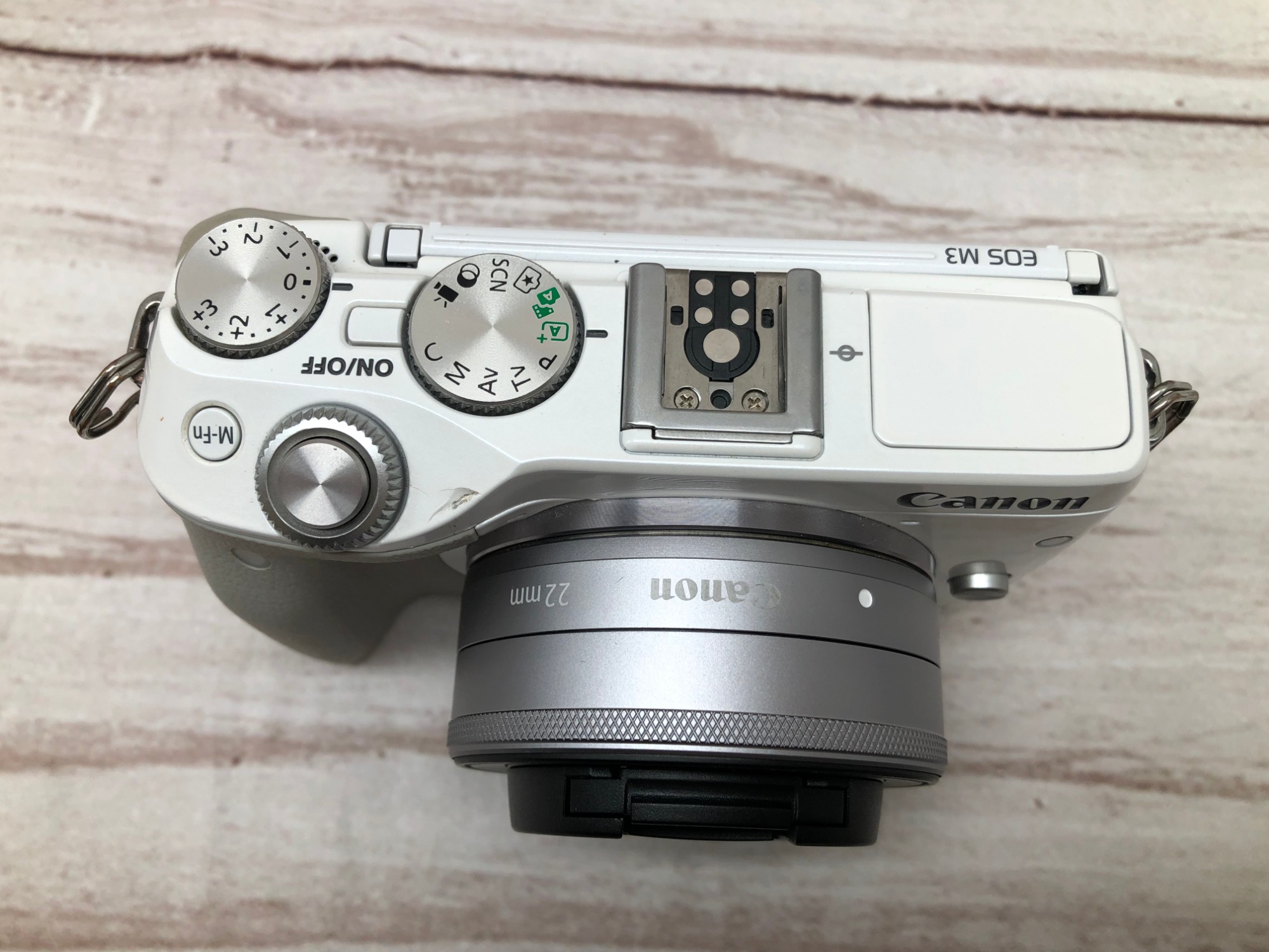 Canon キヤノン EOS M3 パンダカラー　ジャンク品 Canon キヤノン 砕く EOS M3 パンダカラー ジャンク品