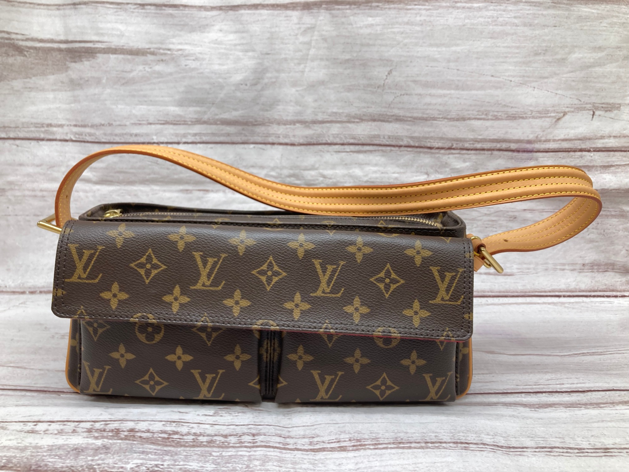 イオンモール常滑店】LOUIS VUITTONのショルダーバッグです