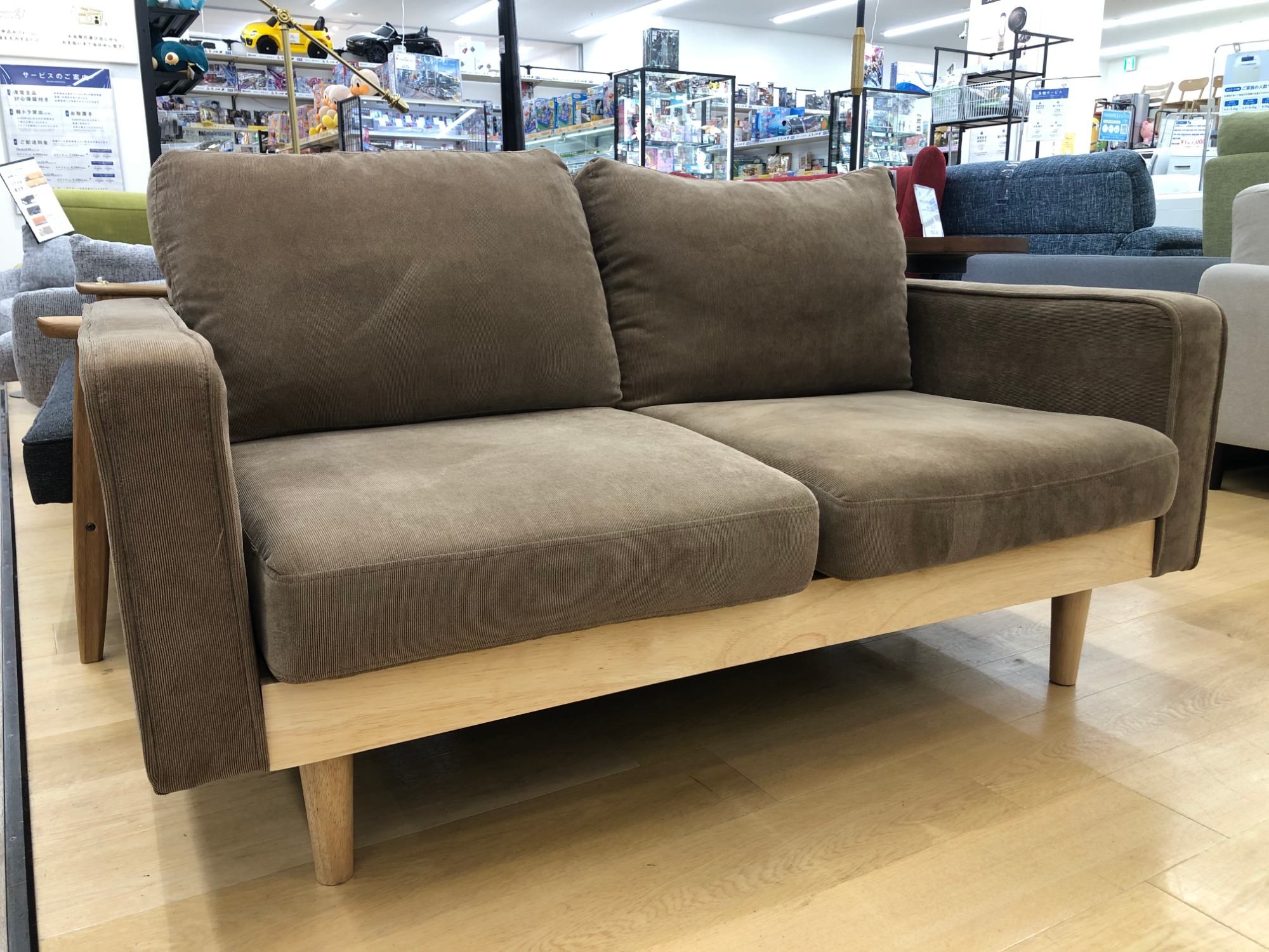 中古家具を買うならトレファク！おすすめのニトリ2人掛け布張りソファをご紹介いたします！｜2023年11月06日｜リサイクルショップ  トレジャーファクトリー（トレファク）ハローパーク周船寺店