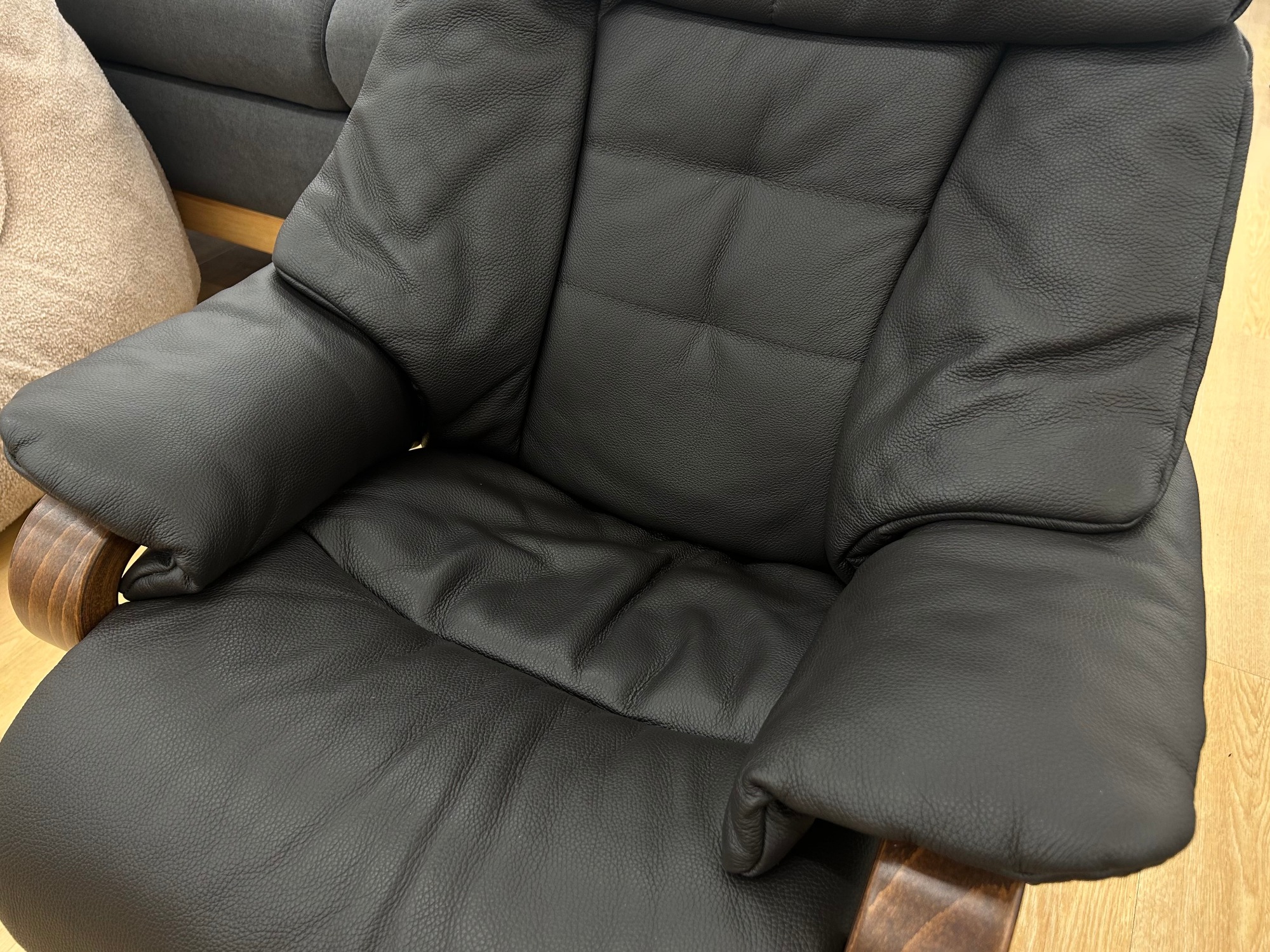 トレファク イオンモール常滑店】ゼロストレスチェア himollaをご紹介！