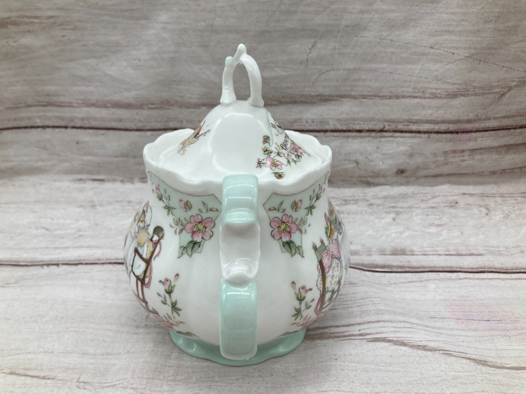 ロイヤルドルトン ブランブリーヘッジ ティーポット ROYAL DOULTON/ロイヤルドルトン】ティーポット”ブランブリーヘッジ