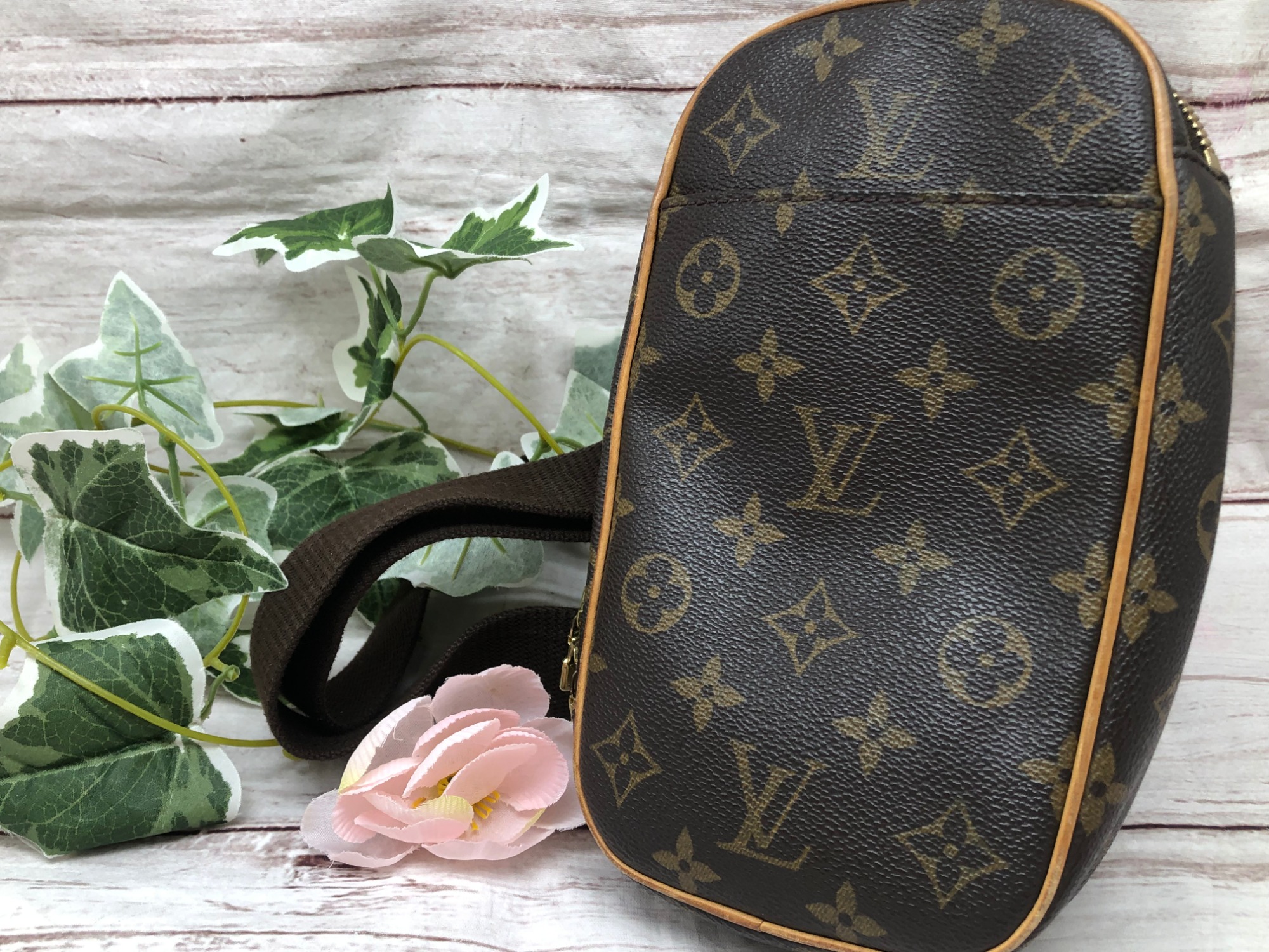 LOUIS VUITTON/ルイヴィトン】ポシェットガンジュ”M51870”が入荷