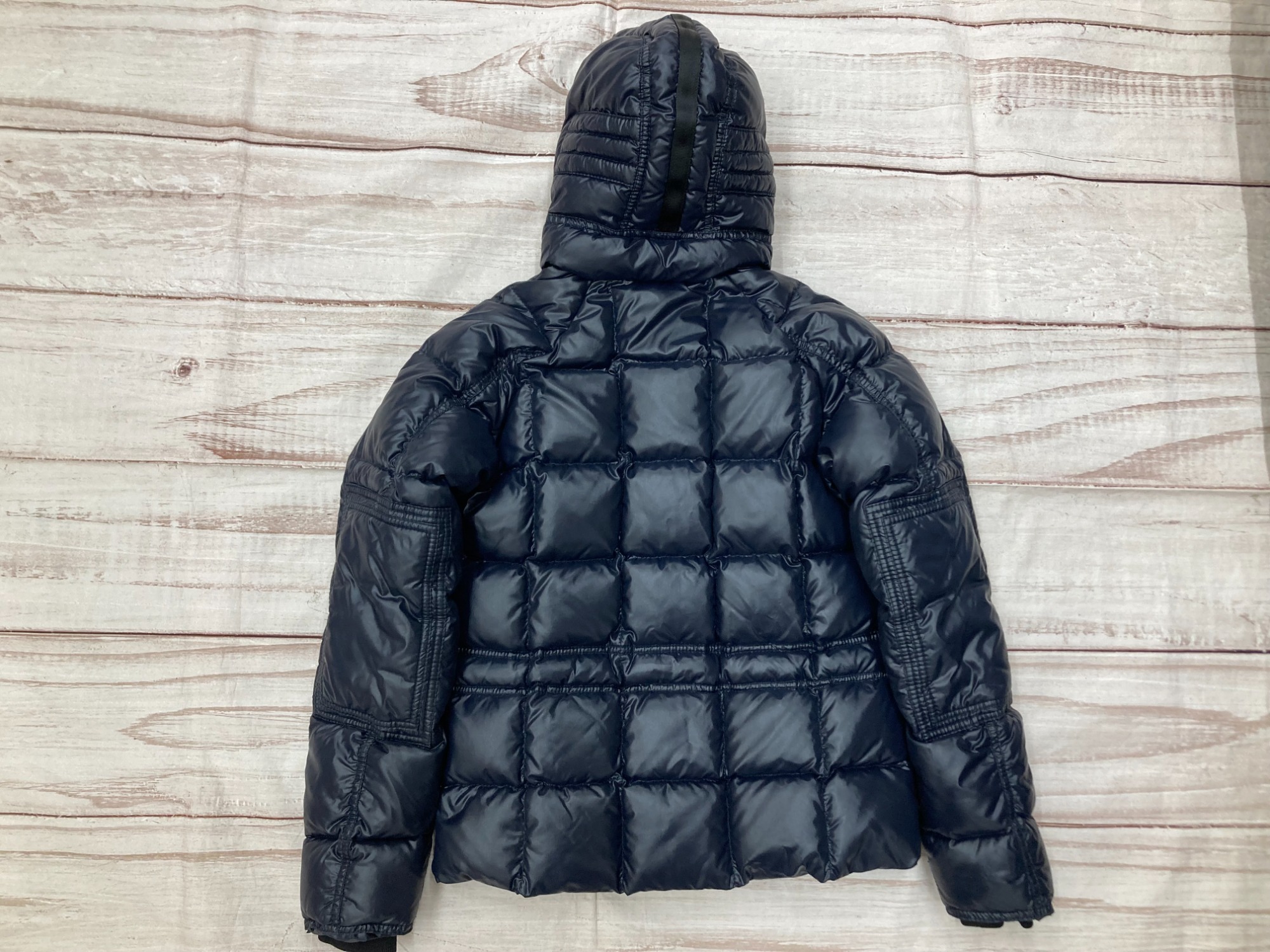 モンクレール MONCLER/モンクレール】ダウンジャケット”Z7HJ312”をご紹介
