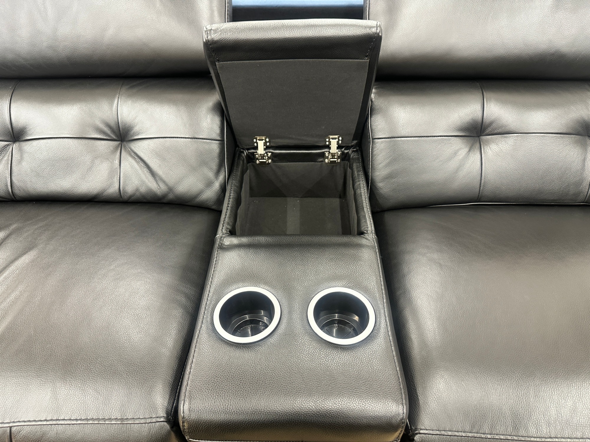 ワタリジャパン（HTL Japan）の電動リクライニングソファーが入荷しま