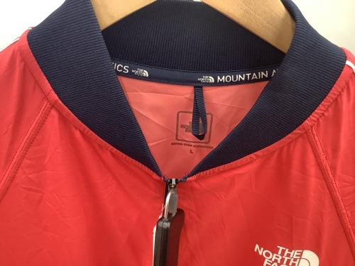 エニータイムウィンドスタジアムジャケットのTHE NORTH FACE