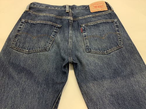 デニムパンツのLevi's