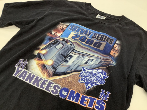 トップスのTシャツ