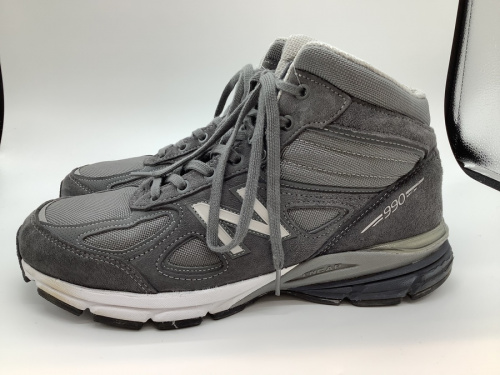 ブーツのNEW BALANCE