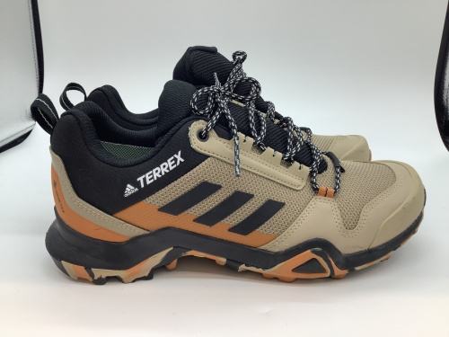 adidasのメンズ