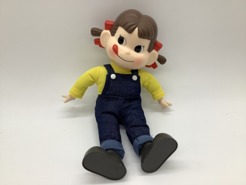 フィギュアのおすわりペコちゃん