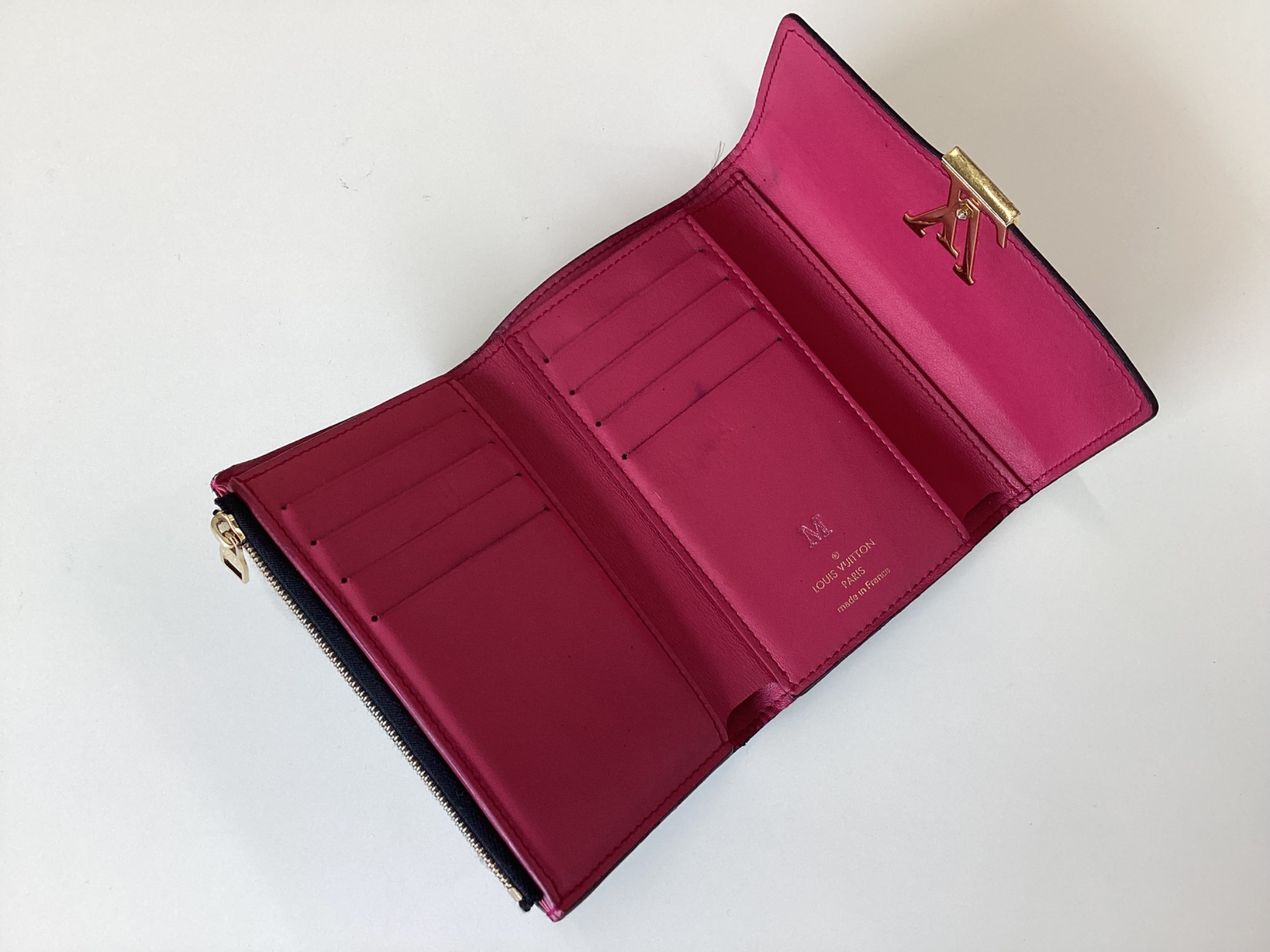 LOUIS VUITTON ルイヴィトン】3つ折り財布 (トリヨンレザー) が