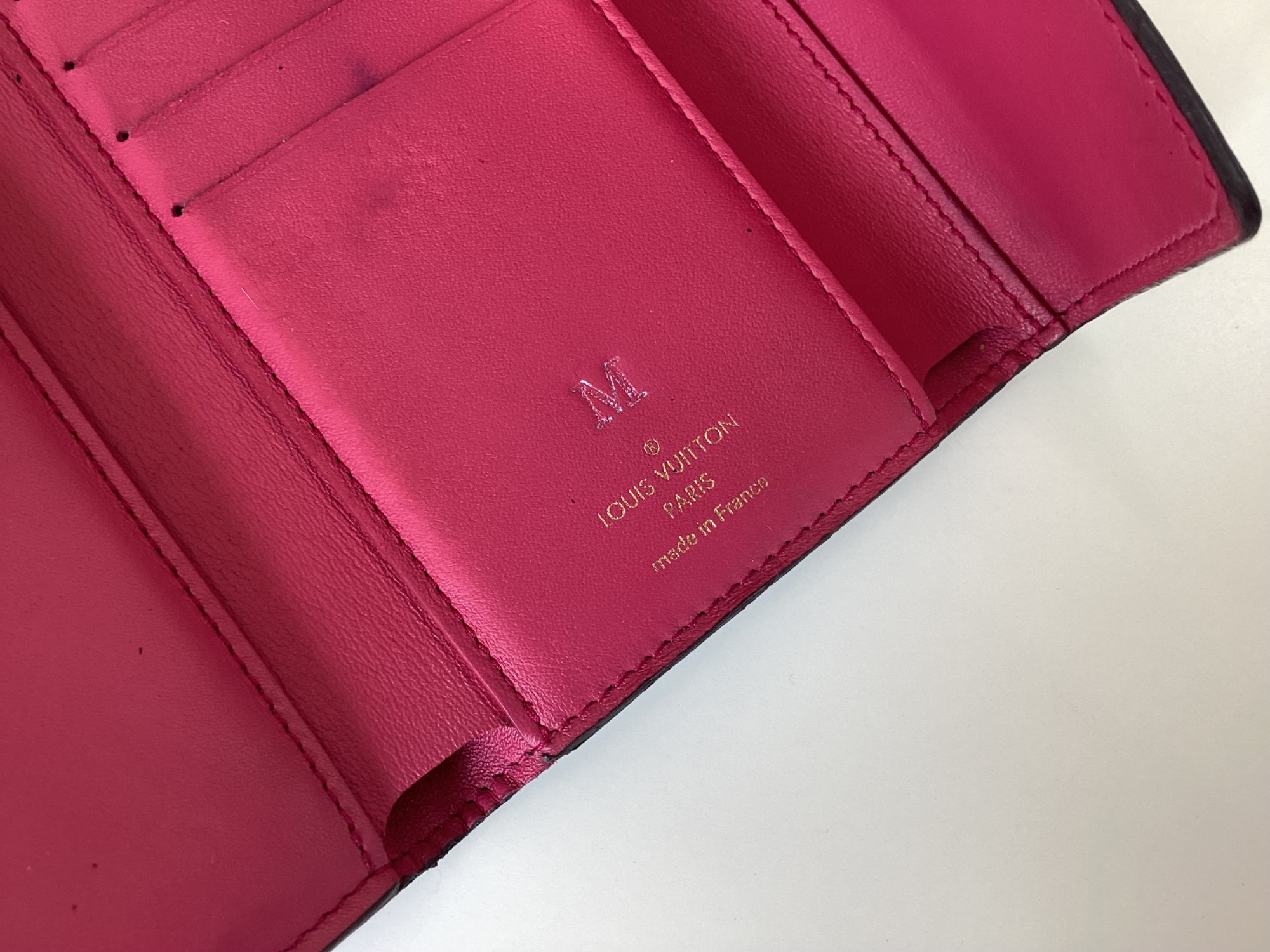 LOUIS VUITTON ルイヴィトン】3つ折り財布 (トリヨンレザー) が