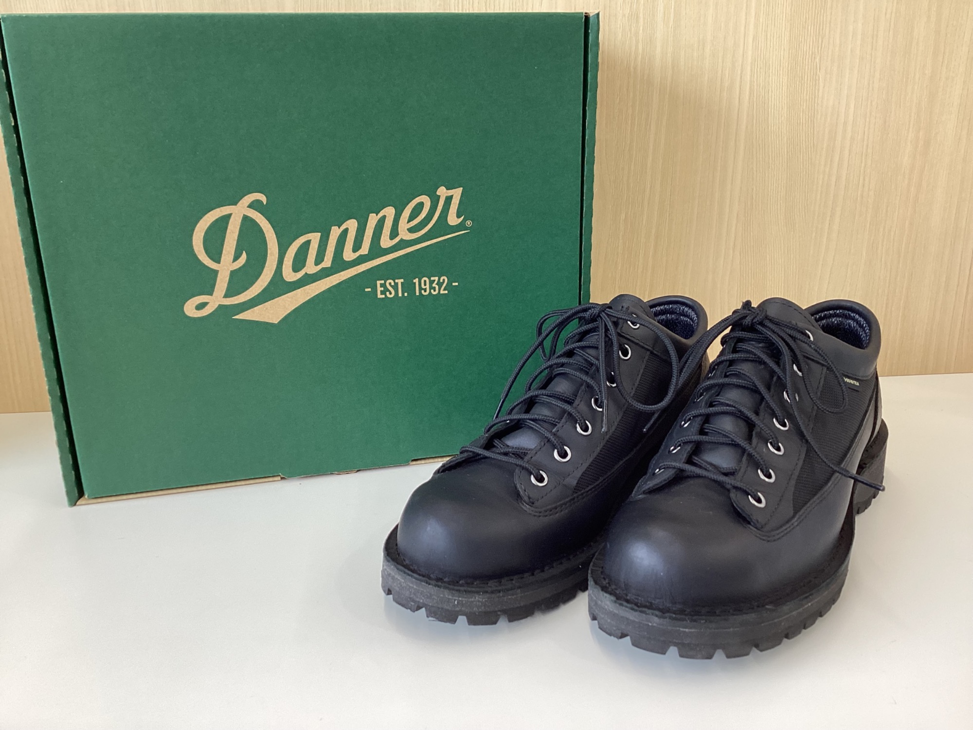 たろう　DANNER FIELD ブラック　箱付き DANNER ダナー 】DANNER FIELD LOW スニーカー入荷いたしました