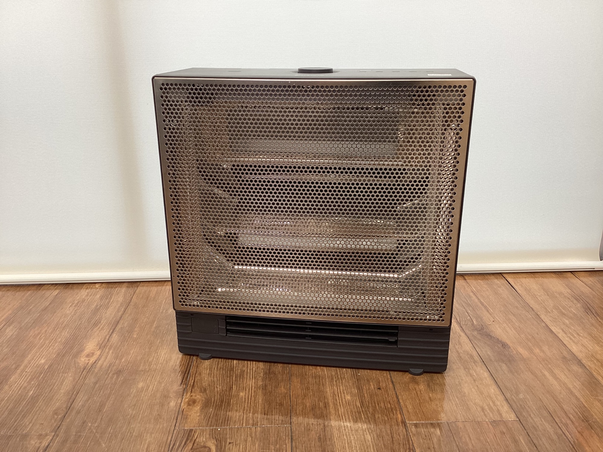DAIKIN ダイキン 遠赤外線暖房機 WRH134AS-H 2023年製 DAIKIN ダイキン】遠赤外線ヒーター 2023年製が入荷いたしました