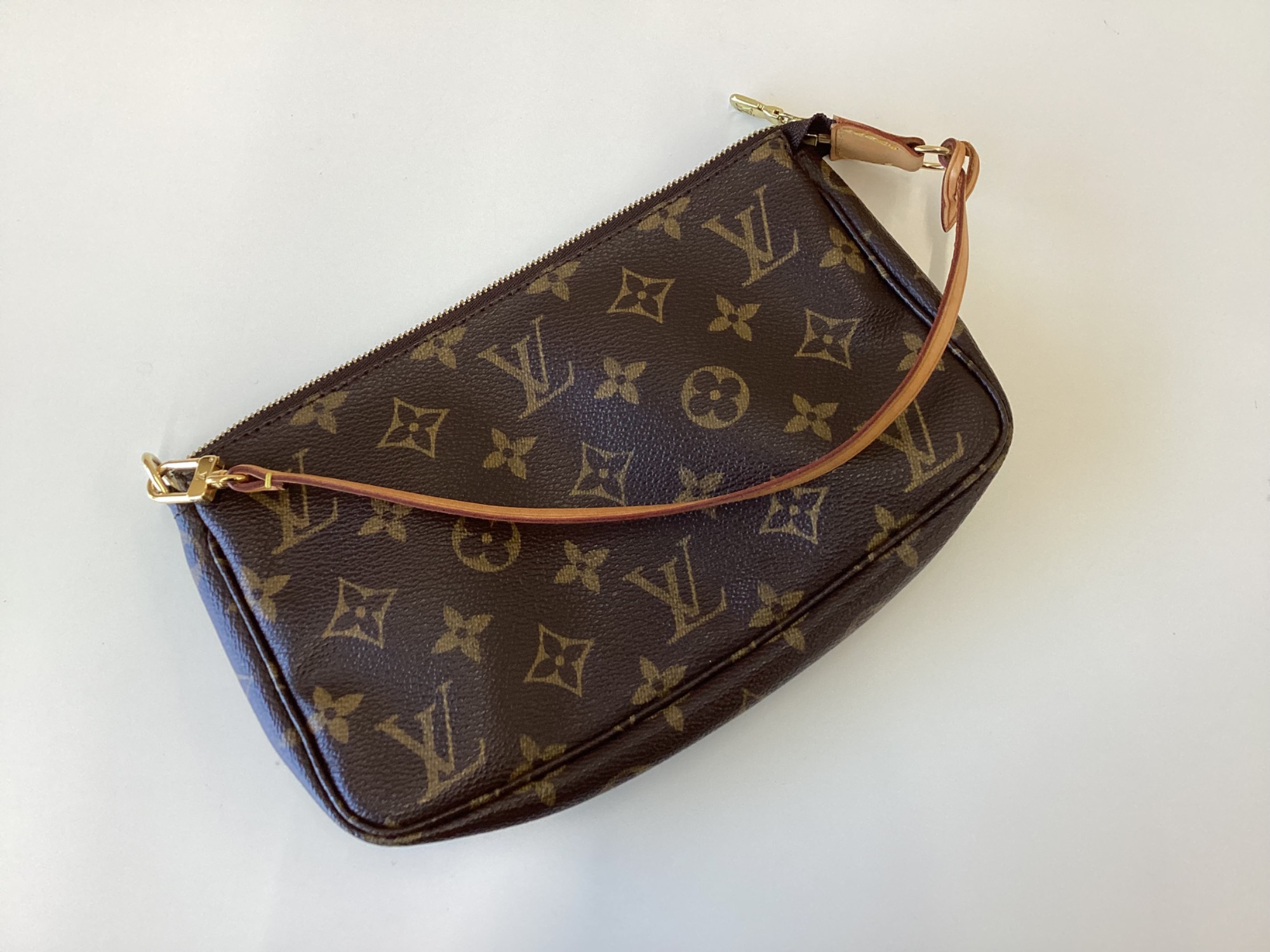 LOUIS VUITTON ルイヴィトン】ポシェットアクセソワール入荷