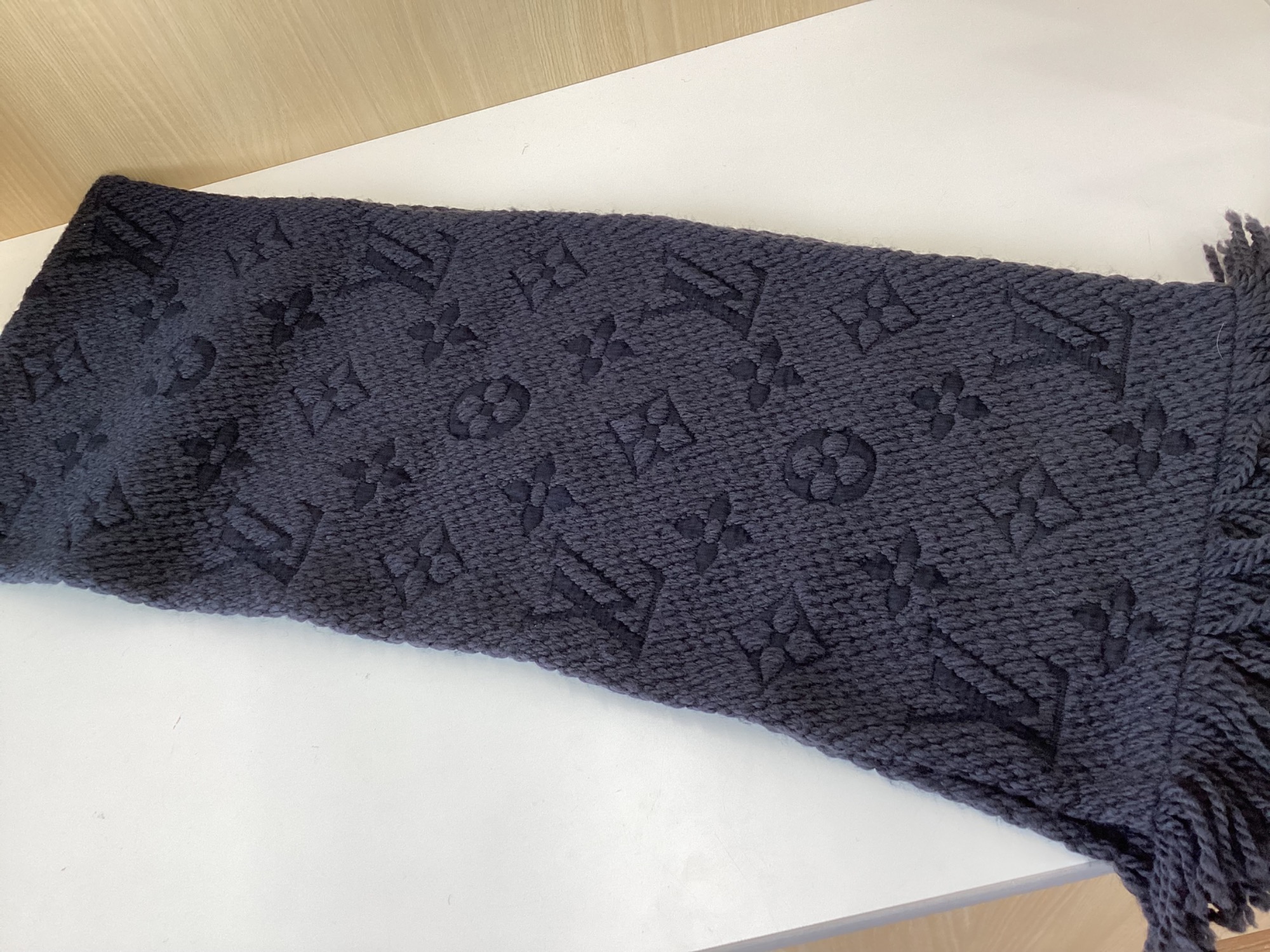 LOUIS VUITTON ウールマフラー ブラック更にお値引き致しました LOUIS VUITTON ウールマフラー ブラック更にお値引き致しました