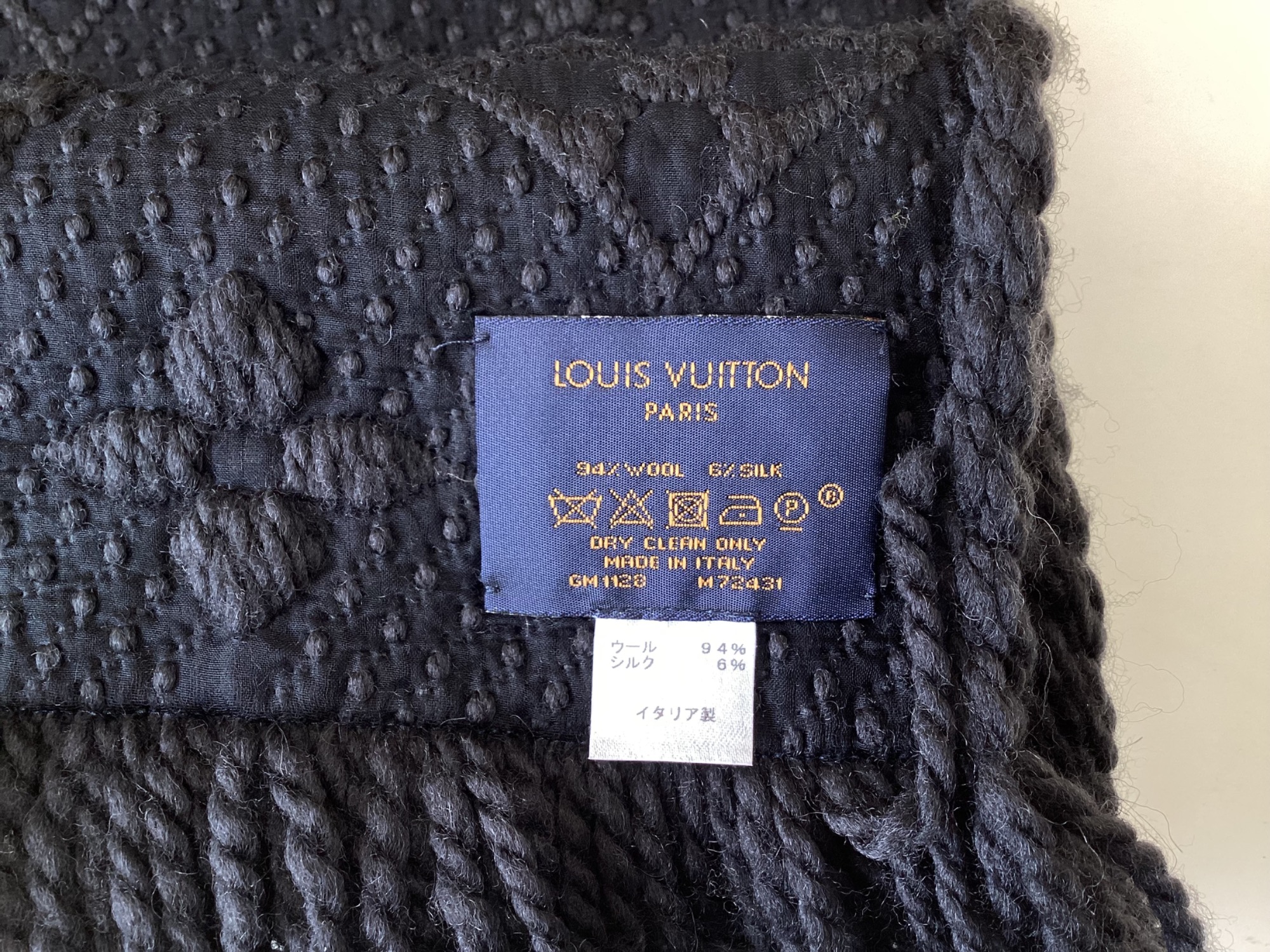 LOUIS VUITTON ウールマフラー ブラック更にお値引き致しました LOUIS VUITTON ウールマフラー ブラック更にお値引き致しました