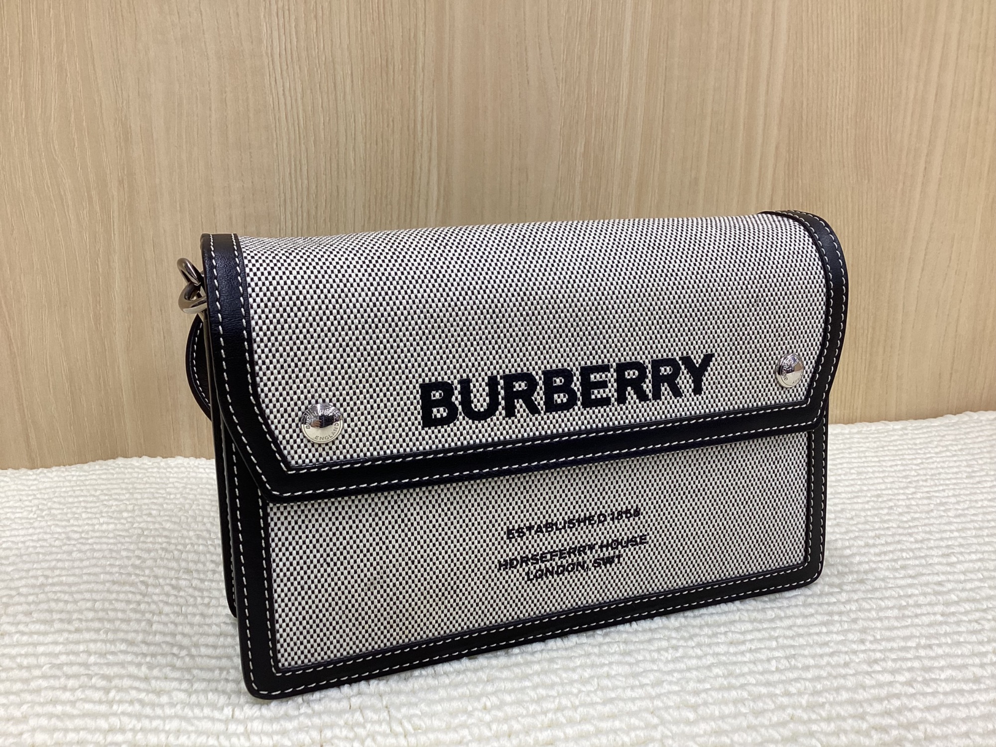 即日発送 極美品 BURBERRY バーバリー ホースフェリー ショルダーバッグ BURBERRY】バーバリー『ホースフェリープリント クロスボディ