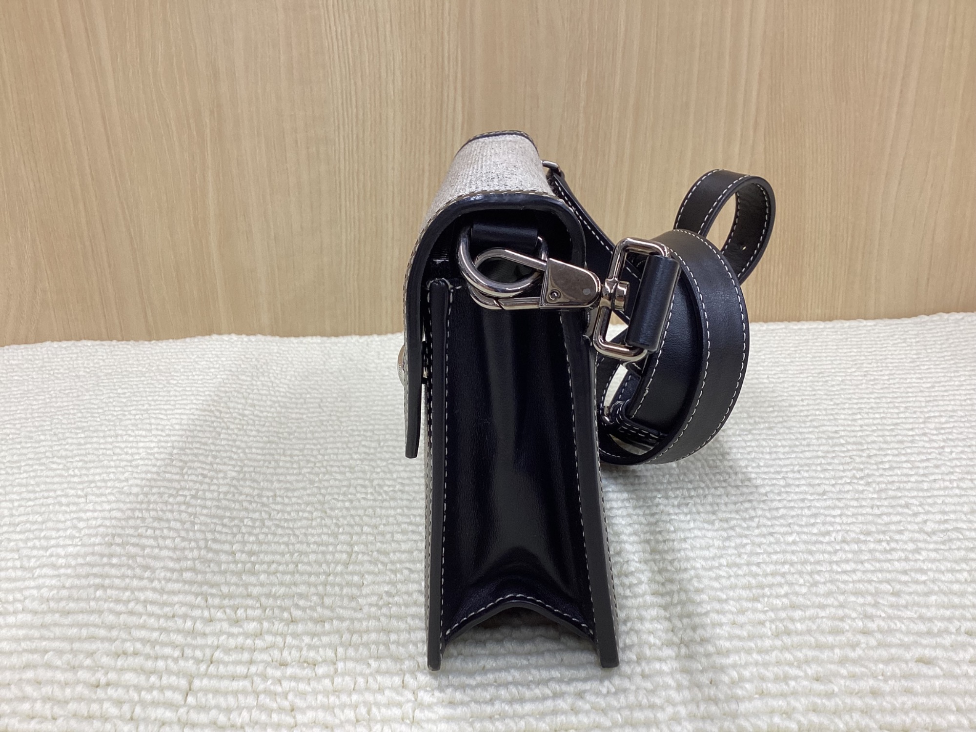 BURBERRY バーバリー】ホースフェリー ショルダーバッグが入荷