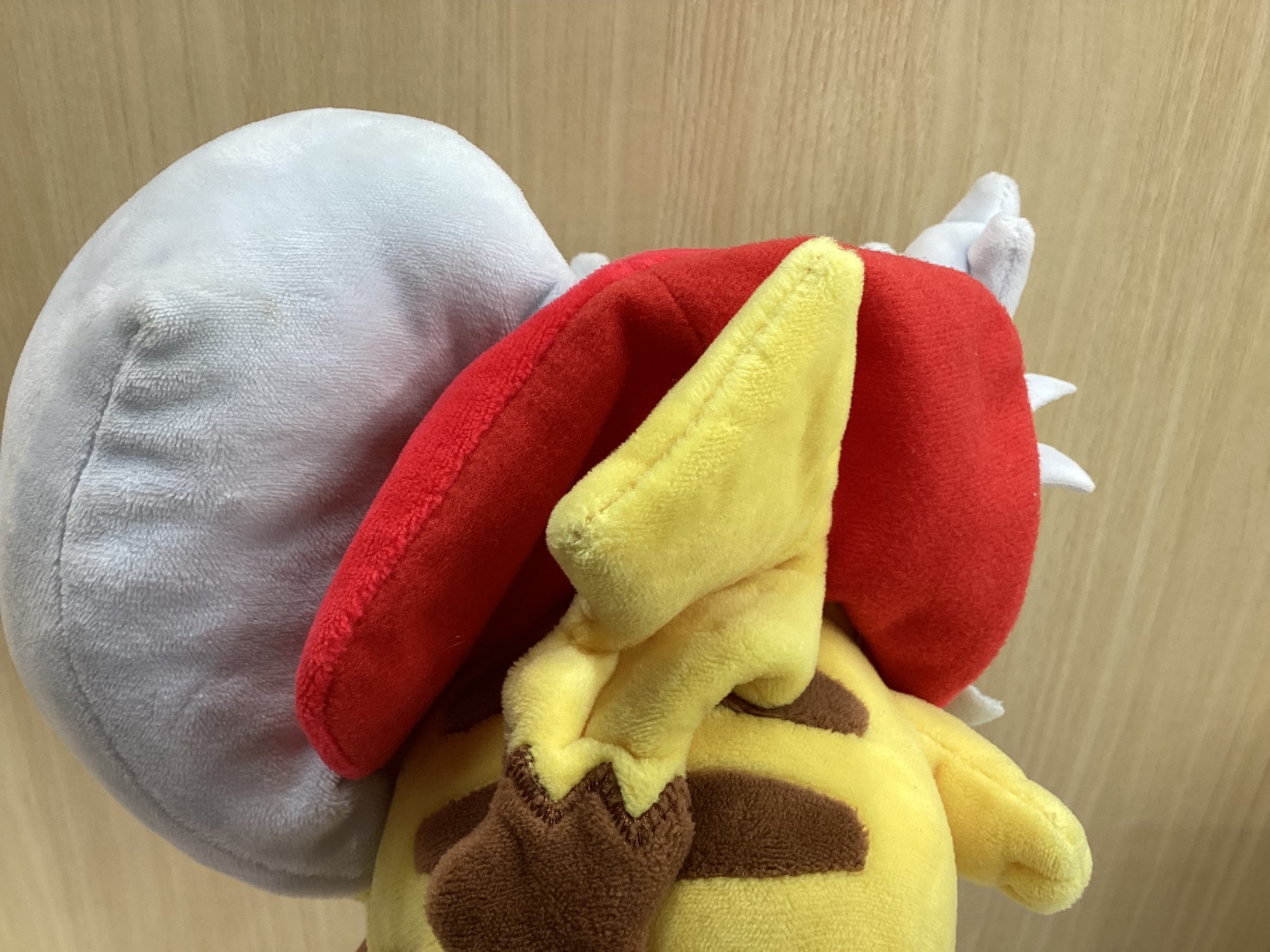 ポケモンセンター】デリバードのポンチョを着たピカチュウ