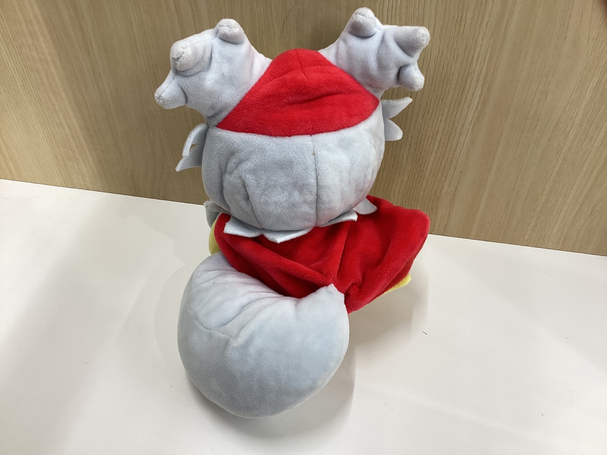 デリバードのポンチョを着たピカチュウ　ぬいぐるみ タグ付】 デリバードのポンチョを着たピカチュウ ぬいぐるみ