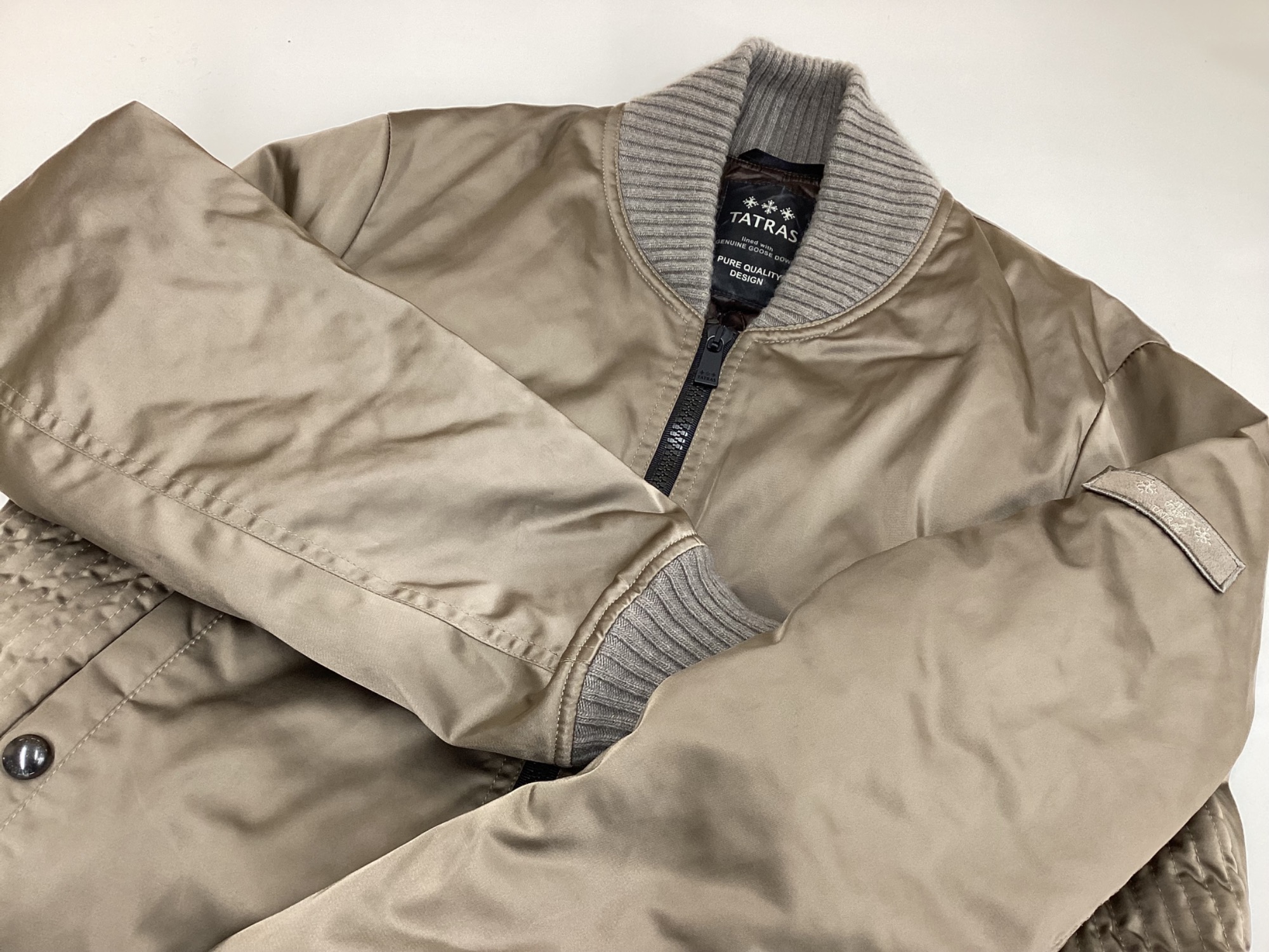 【美品】TATRAS ERRO MA-1 ダウンジャケット ベージュ Ｓ 美品】TATRAS ERRO MA-1 ダウンジャケット ベージュ S タトラス 銀座