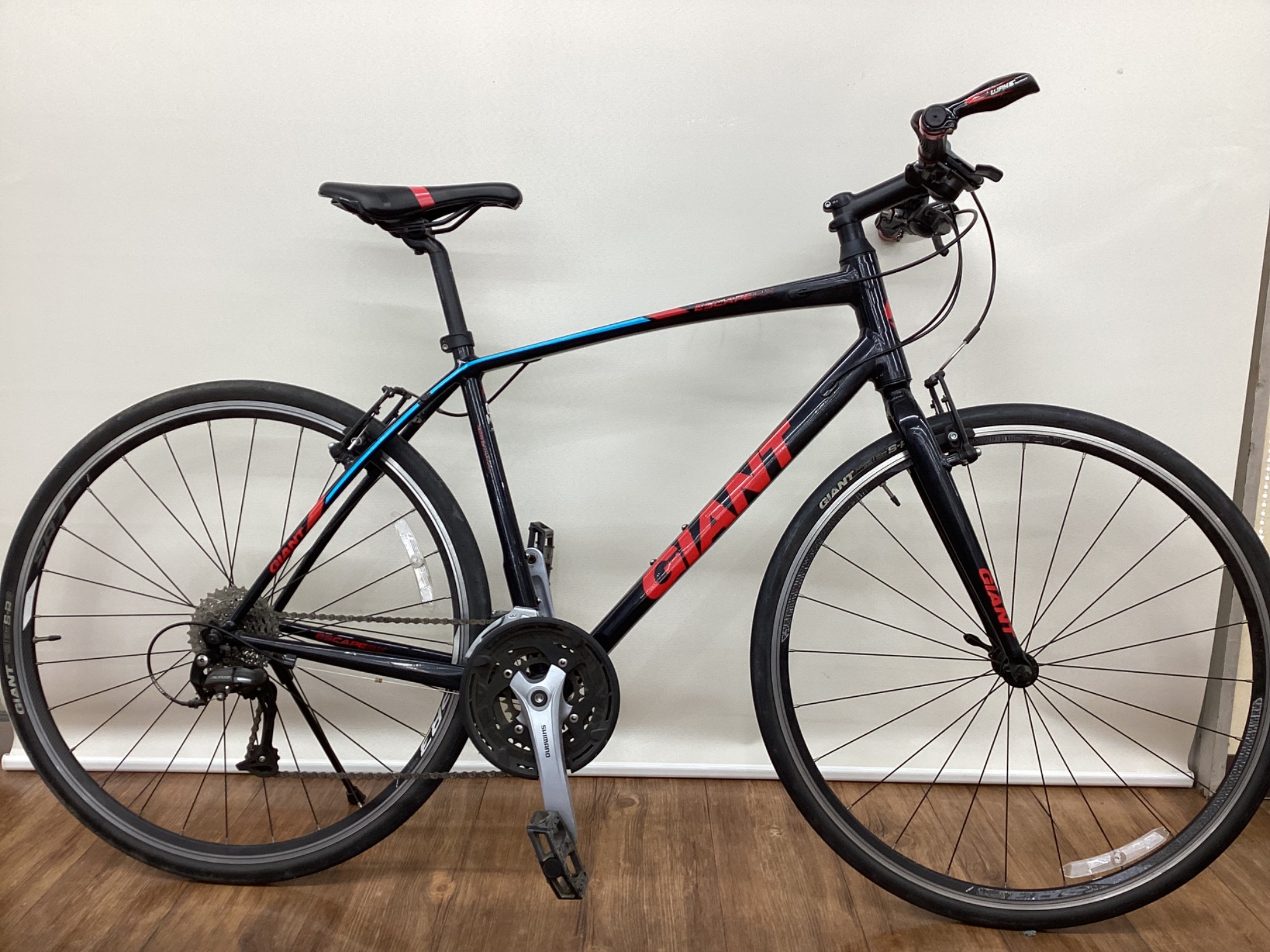 GIANT ジャイアント】D-Fuse クロスバイク C3DV3429 入荷しました