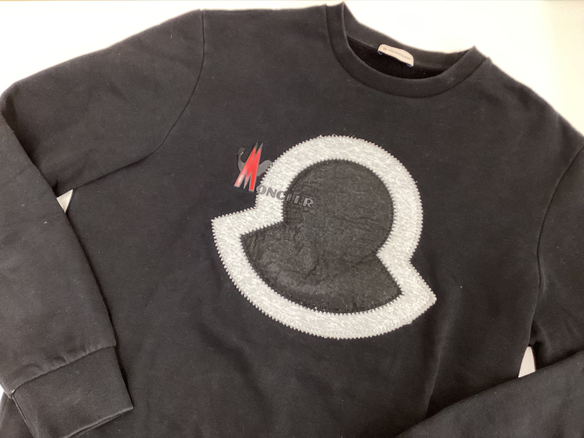 モンクレール サイズ:XS  MAGLIA GIROCOLLO ラバーワッペンクルーネックスウェット 中古 OM10 MONCLER モンクレール】ワッペンスウェット MAGLIA GIROCOLLO入荷しま