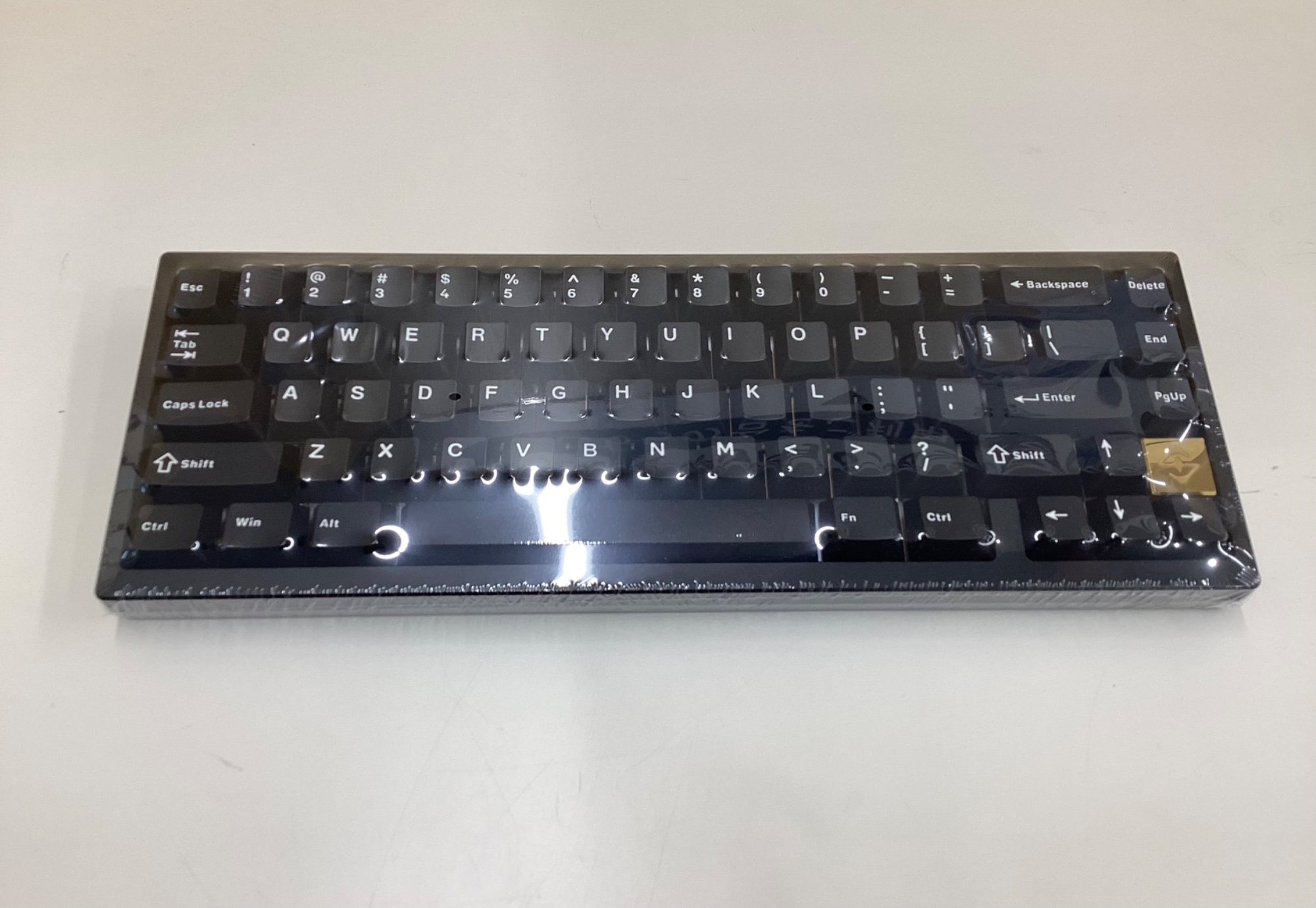 WOBKEY（ウォブキー）キーボード Zen65 Ultra 未使用品のご紹介です