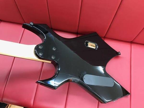 B.C.richの変形4弦ベース入荷情報！【八尾店】｜2017年02月26日