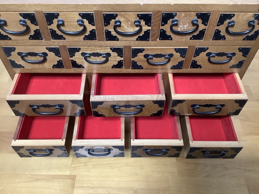 昭和ﾚﾄﾛな薬箪笥売ります！