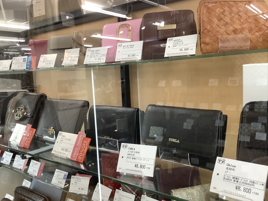 chloe/クロエ】プレゼントにおすすめ♪6連キーケースのご紹介