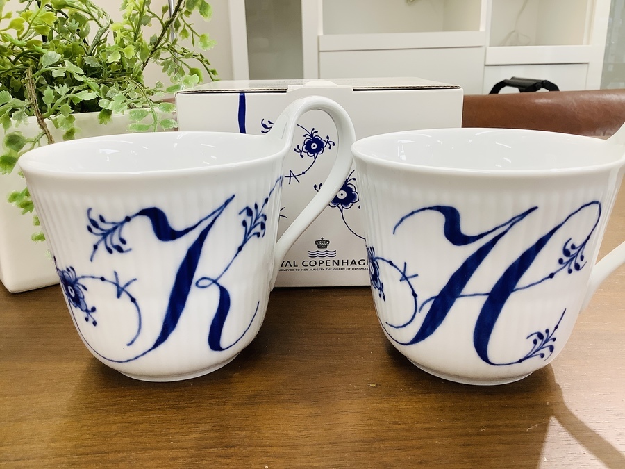 【ROYAL COPENHAGEN/ﾛｲﾔﾙ ｺﾍﾟﾝﾊｰｹﾞﾝ】一点物!!!イニシャル入りマグ入荷♪【八尾店】 [2020.12.15発行