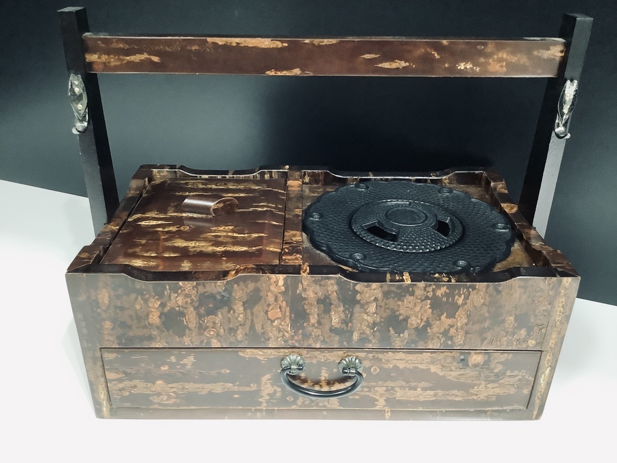 秋田名産 樺細工 未組立 桜皮細工 四段飾り台 秋田名産 伝統工芸