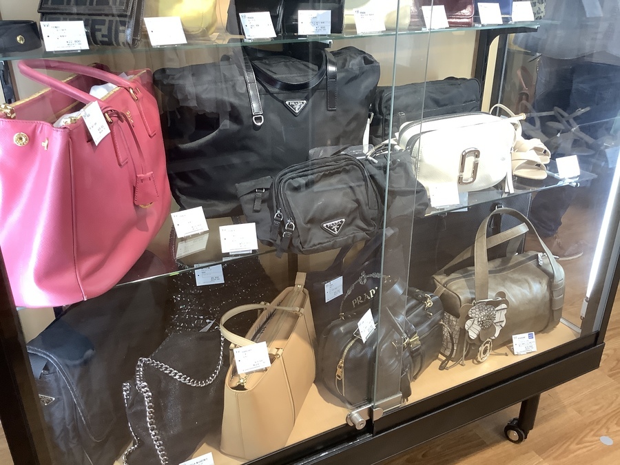 Salvatore Ferragamo (サルヴァトレーレフェラガモ)バケツ型 Salvatore Ferragamo (サルヴァトレーレフェラガモ)バケツ型