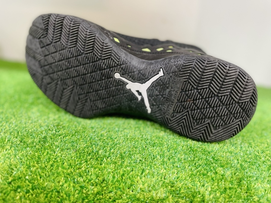 NIKE(ナイキ)】ジョーダンのダイヤモンドカットスニーカーが入荷