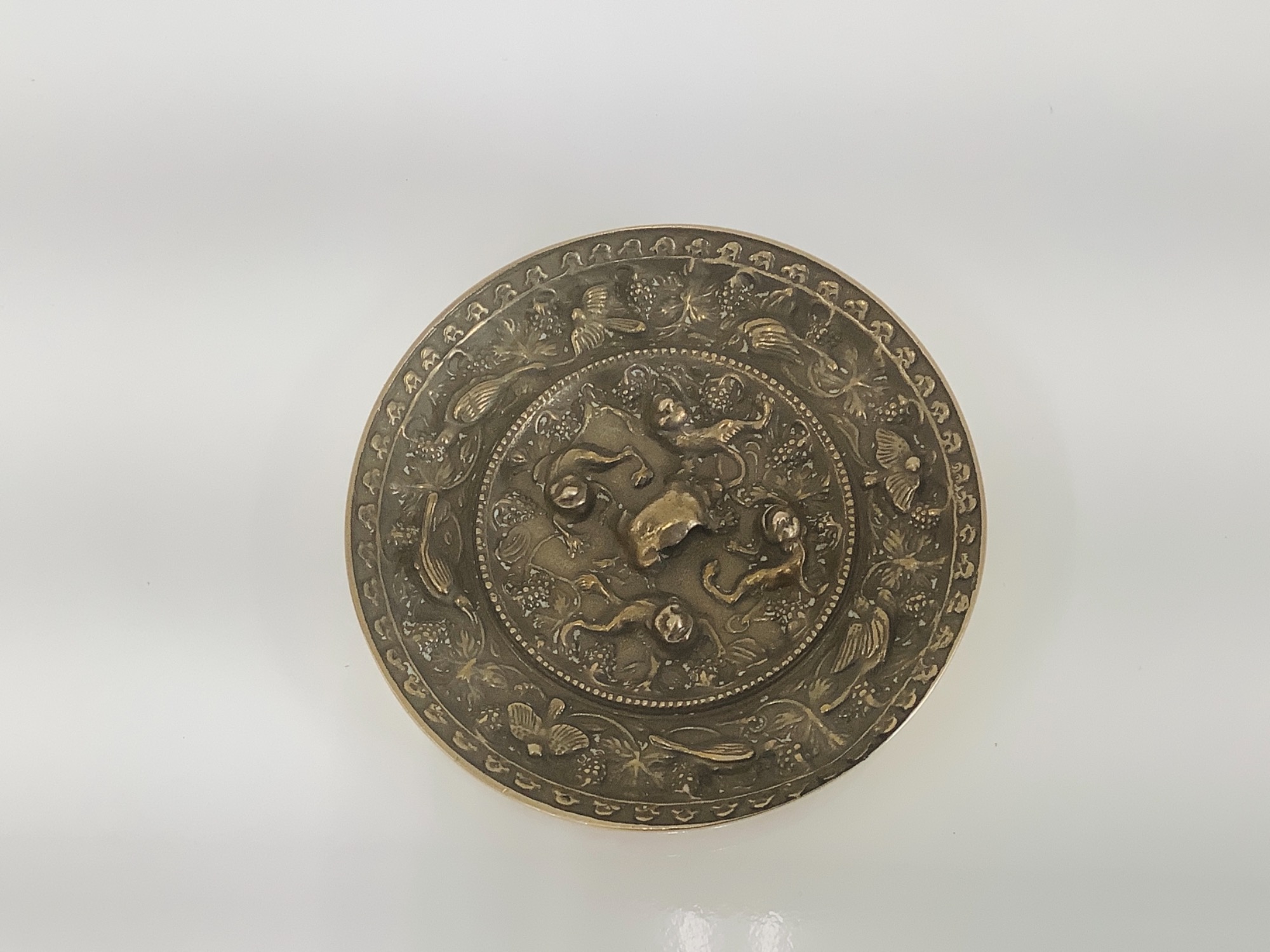 葡萄唐草模様が印象的！法隆寺の海獣葡萄鏡が入荷致しました♪｜2023年