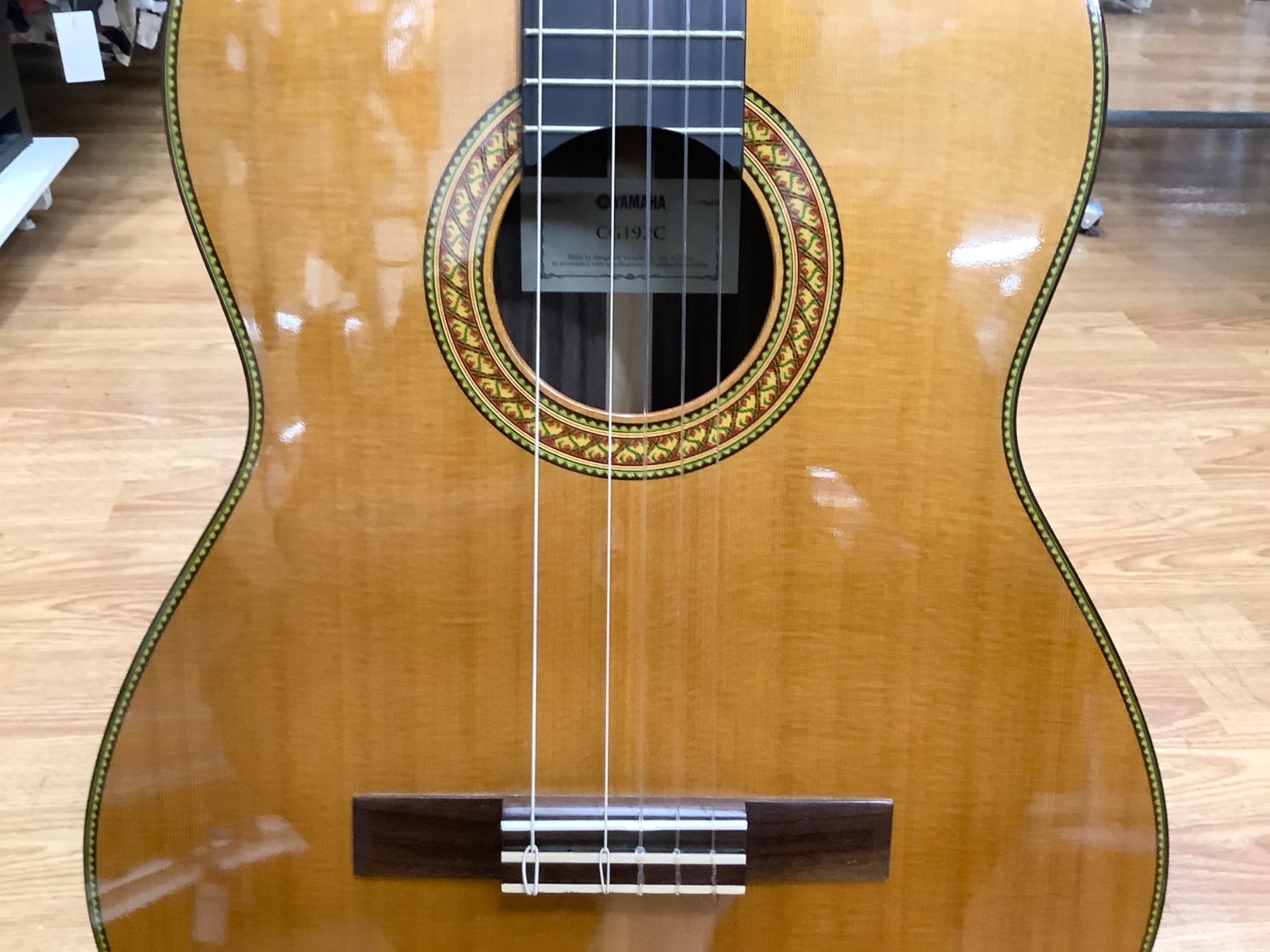 YAMAHA】シンプルなデザインが◎ クラシックギターはいかがでしょうか