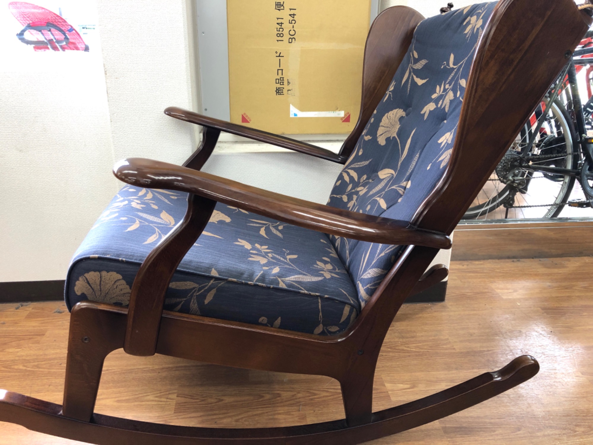 karimoku（カリモク）のレトロ感漂うロッキングチェアをご紹介