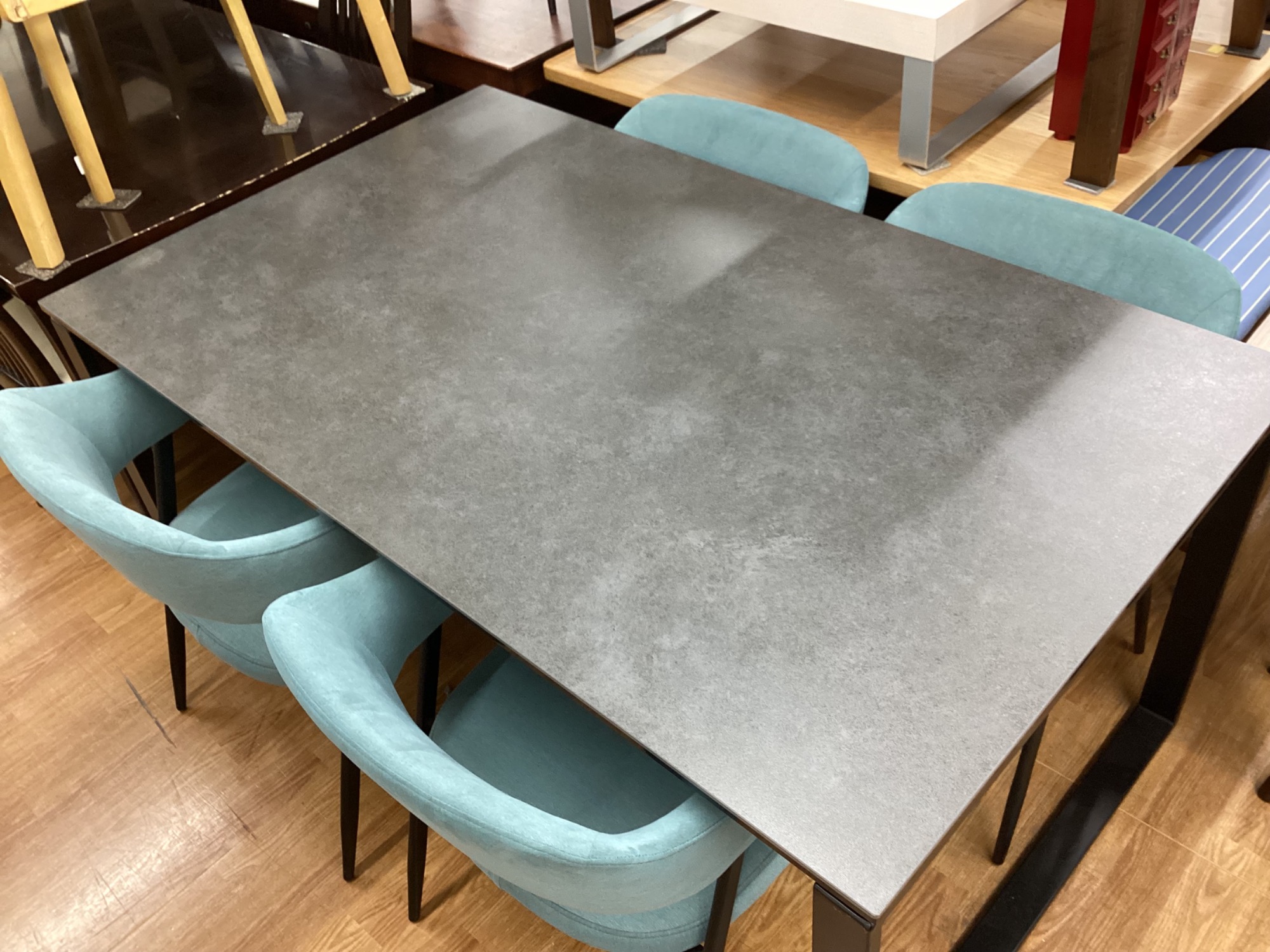 中古品　ニトリ　セラミック製ダイニング5点セット　1350mm 公田店 ニトリ（NITORI） セラミックダイニング 5点セット(MG グレー