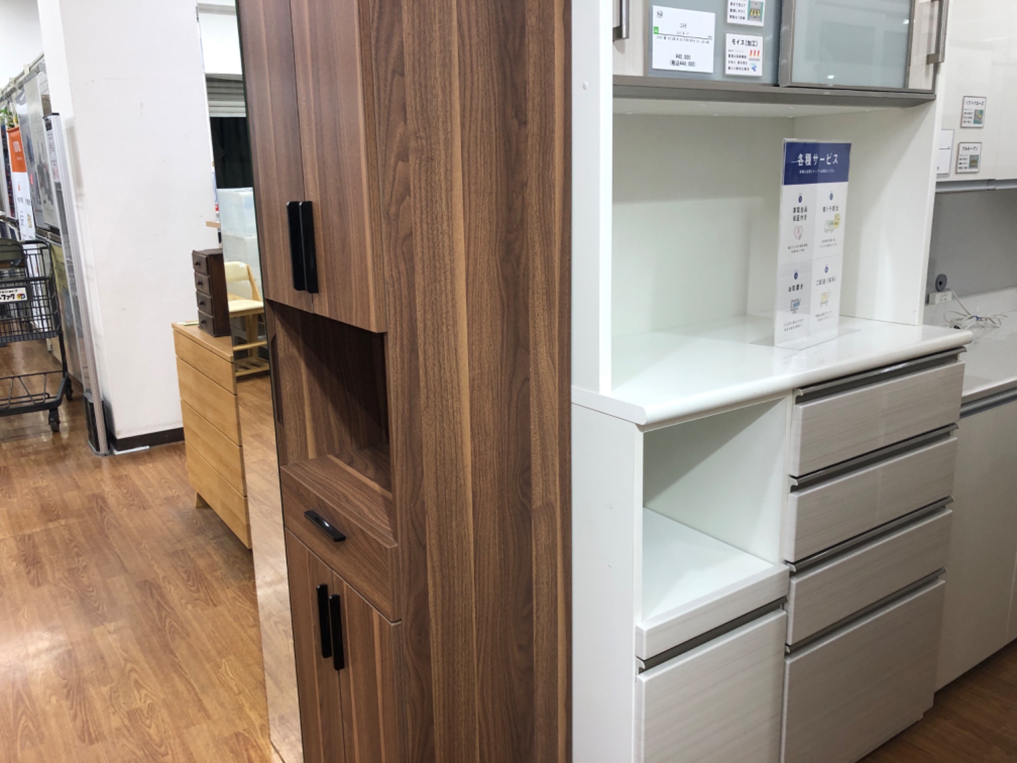 落ち着いたカラーでお部屋がおしゃれに！ミラー付きのシューズボックス