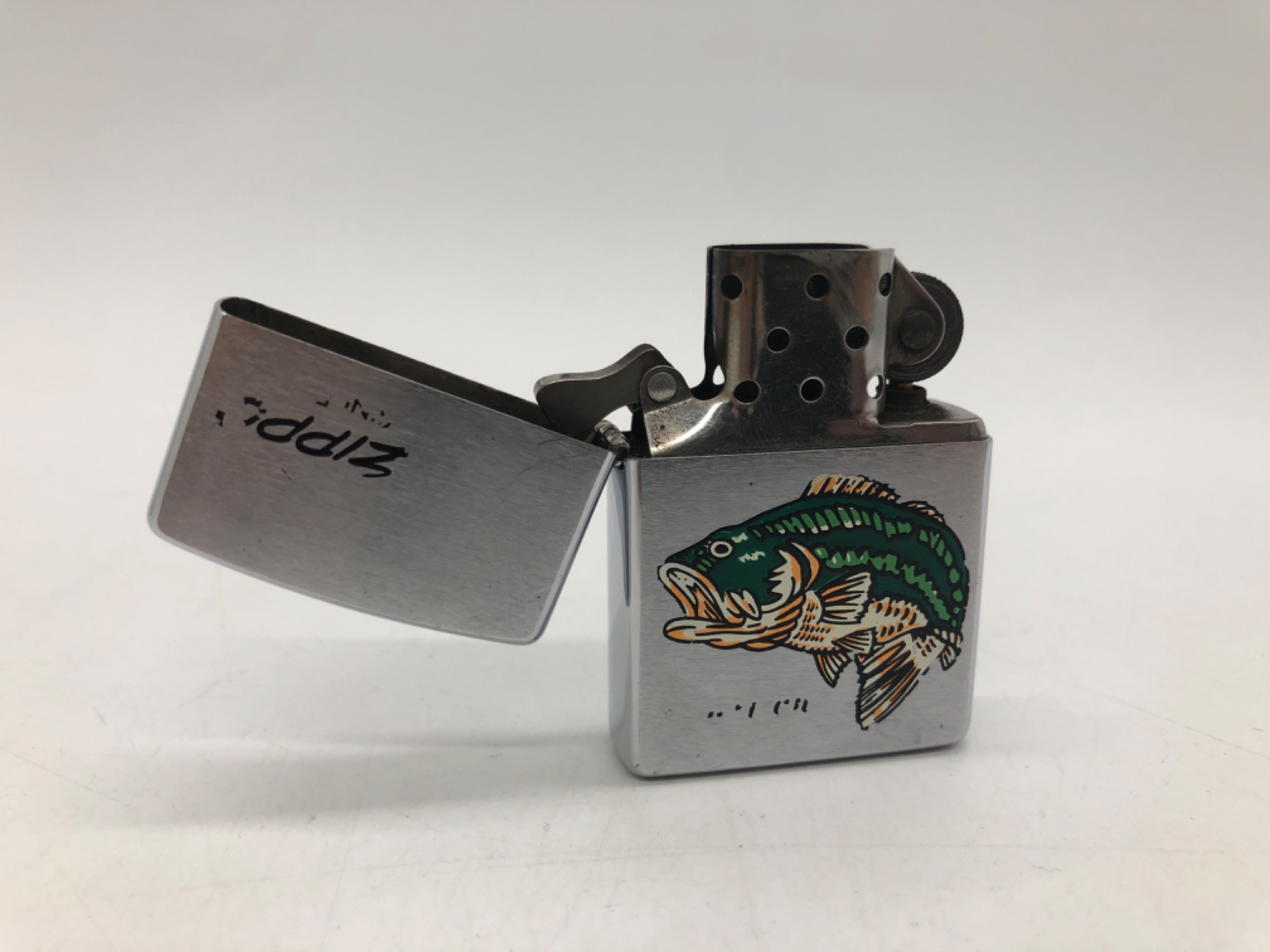 ZIPPO】ブラックバスデザインのご紹介です！｜2025年08月06日
