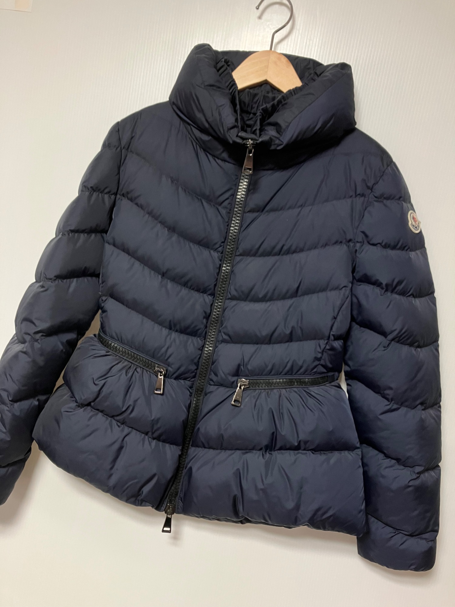 新品同様 モンクレール ボナード フーテッドフレアジャケット ネイビー 高級 新品同様 モンクレール ボナード フーテッドフレアジャケット