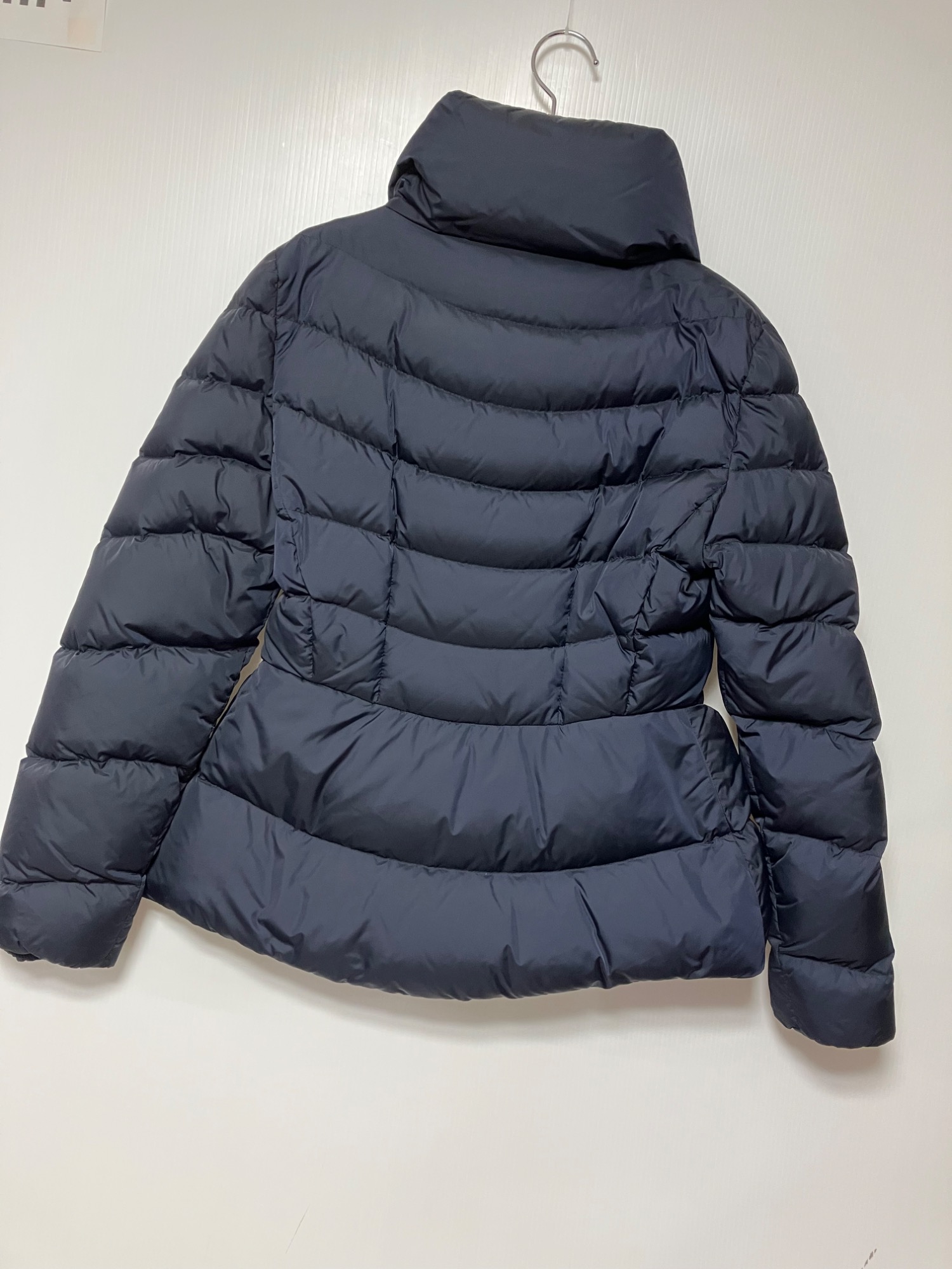 新品同様 モンクレール ボナード フーテッドフレアジャケット ネイビー 高級 新品同様 モンクレール ボナード フーテッドフレアジャケット