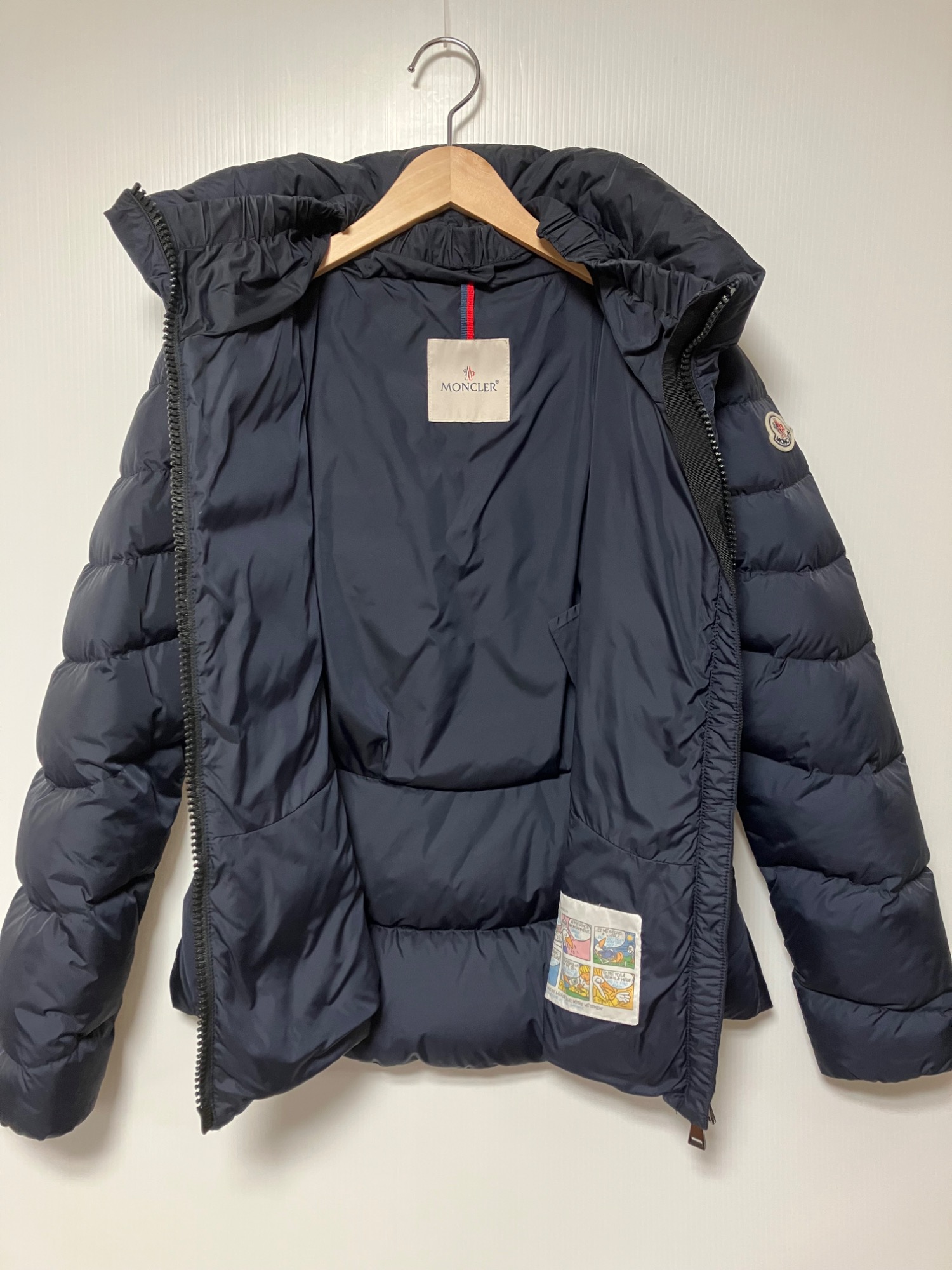 MONCLER”モンクレール”】上品なネイビーが魅力。あたたかく軽い